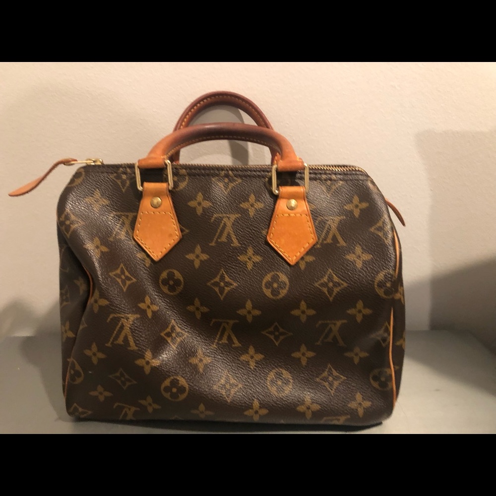 Louis Vuitton Speedy 25. Amazing condition.